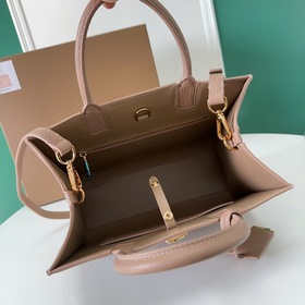 Высококачественная сумка-тоут от Burberry, изготовленная из италь