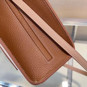 Высококачественная сумка-тоут от Burberry, изготовленная из италь