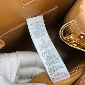 Высококачественная сумка-тоут от Burberry, изготовленная из италь