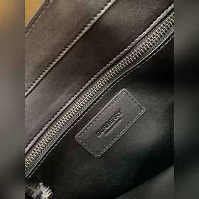Новейшая сумка-тоут от Burberry, изготовленная из больших кусочко