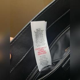 Новейшая сумка-тоут от Burberry, изготовленная из больших кусочко