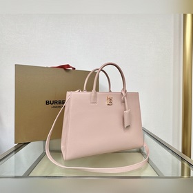 Новейшая модель сумки-тоут от Burberry, изготовленная из итальянс