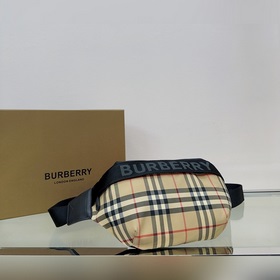 Поясная сумка Burberry, вдохновленная уличным стилем 90-х годов,