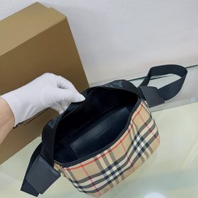 Поясная сумка Burberry, вдохновленная уличным стилем 90-х годов, 