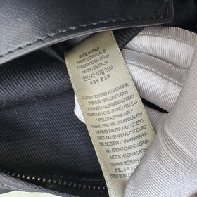 Поясная сумка Burberry, вдохновленная уличным стилем 90-х годов, 