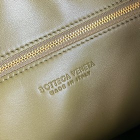 #Bv Новая модель большой сумки Hop из замша 803977 Цельнолитая ко