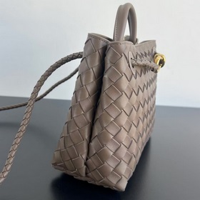 #Bottega Veneta 2025 весна-лето, новая сумка Andiamo, модель, кот