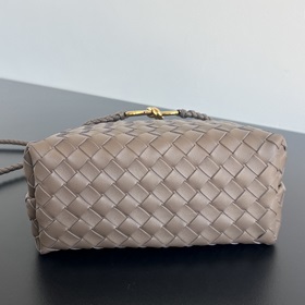 #Bottega Veneta 2025 весна-лето, новая сумка Andiamo, модель, кот