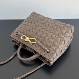 #Bottega Veneta 2025 весна-лето, новая сумка Andiamo, модель, кот