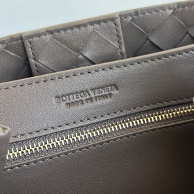 #Bottega Veneta 2025 весна-лето, новая сумка Andiamo, модель, кот