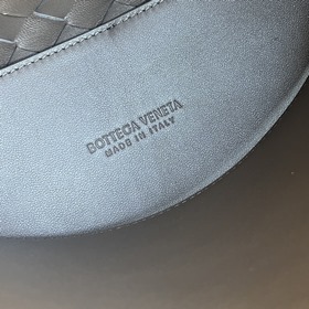 #Bottega Veneta 2025 весна-лето, новая сумка Andiamo, модель, кот