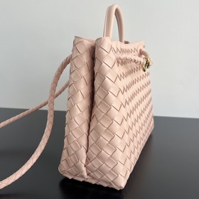 #Bottega Veneta 2025 весна-лето, новая сумка Andiamo, модель, кот