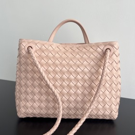 #Bottega Veneta 2025 весна-лето, новая сумка Andiamo, модель, кот
