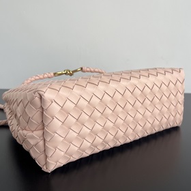 #Bottega Veneta 2025 весна-лето, новая сумка Andiamo, модель, кот