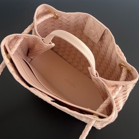 #Bottega Veneta 2025 весна-лето, новая сумка Andiamo, модель, кот
