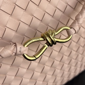 #Bottega Veneta 2025 весна-лето, новая сумка Andiamo, модель, кот