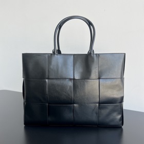 #Bv Новая модель большой сумки Arco Tote с превосходной текстурой