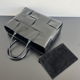 #Bv Новая модель большой сумки Arco Tote с превосходной текстурой
