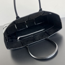 #Bv Новая модель большой сумки Arco Tote с превосходной текстурой