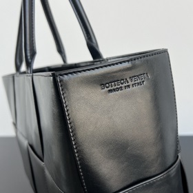 #Bv Новая модель большой сумки Arco Tote с превосходной текстурой