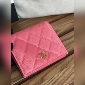 Новинка 2025 от Chanel Короткий кошелек, складывающийся пополам,