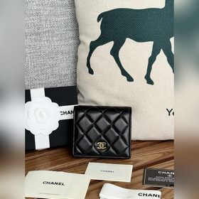 Новинка 2025 года от Chanel Короткий кошелек, складной пополам,