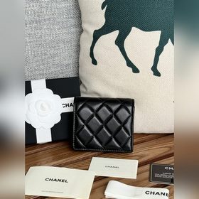 Новинка 2025 года от Chanel Короткий кошелек, складной пополам, 