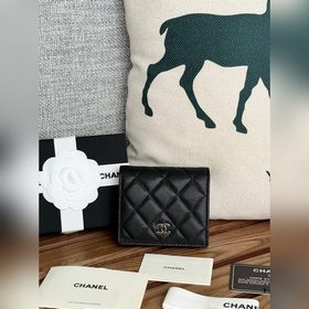 Новинка 2025 от Chanel Короткий кошелек, складывающийся пополам,