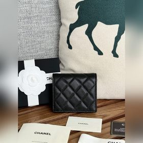 Новинка 2025 от Chanel Короткий кошелек, складывающийся пополам,
