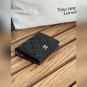 Новинка 2025 от Chanel Короткий кошелек, складывающийся пополам,