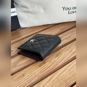Новинка 2025 от Chanel Короткий кошелек, складывающийся пополам,