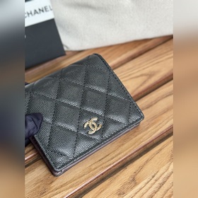 Новинка 2025 от Chanel Короткий кошелек, складывающийся пополам,