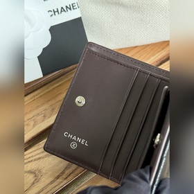 Новинка 2025 от Chanel Короткий кошелек, складывающийся пополам,