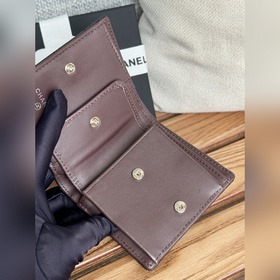 Новинка 2025 от Chanel Короткий кошелек, складывающийся пополам,