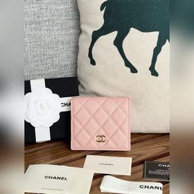 Новинка 2025 от Chanel Короткий кошелек, складывающийся пополам,