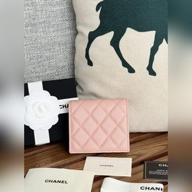 Новинка 2025 от Chanel Короткий кошелек, складывающийся пополам,