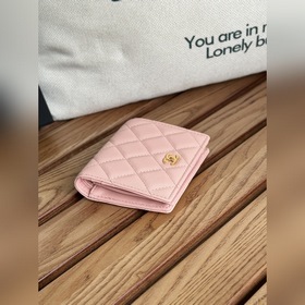 Новинка 2025 от Chanel Короткий кошелек, складывающийся пополам,