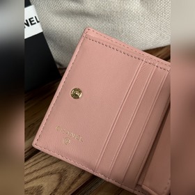 Новинка 2025 от Chanel Короткий кошелек, складывающийся пополам,