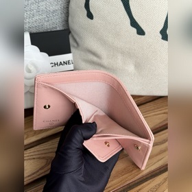 Новинка 2025 от Chanel Короткий кошелек, складывающийся пополам,