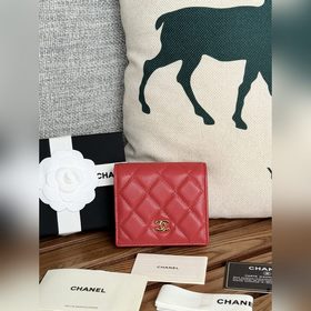 Новинка 2025 от Chanel Короткий кошелек, складывающийся пополам,