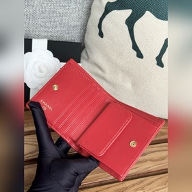 Новинка 2025 от Chanel Короткий кошелек, складывающийся пополам,