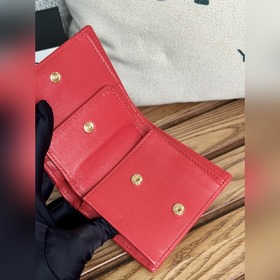 Новинка 2025 от Chanel Короткий кошелек, складывающийся пополам,