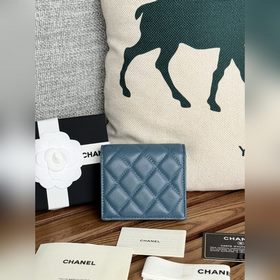 Новинка 2025 от Chanel Короткий кошелек, складывающийся пополам,