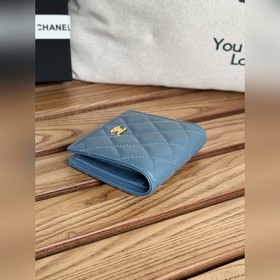 Новинка 2025 от Chanel Короткий кошелек, складывающийся пополам,