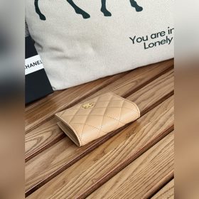 Новинка 2025 года от Chanel Короткий кошелек, складывающийся поп
