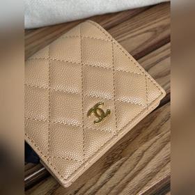 Новинка 2025 года от Chanel Короткий кошелек, складывающийся поп