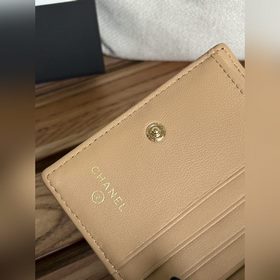 Новинка 2025 года от Chanel Короткий кошелек, складывающийся поп