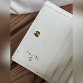 Новинка 2025 от Chanel Короткий кошелек, складывающийся пополам,