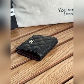 Новинка 2025 года от Chanel Короткий кошелек, складывающийся поп