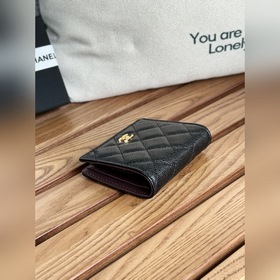 Новинка 2025 от Chanel Короткий кошелек, складывающийся пополам,
